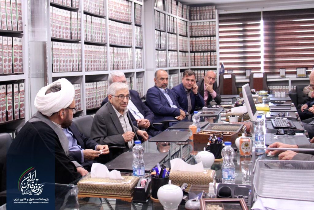 بازدید حجت الاسلام و المسلمین عبدالرضا ایزدپناه، نماینده ولی‌فقیه در موسسه اطلاعات از پژوهشکده حقوق و قانون ایران